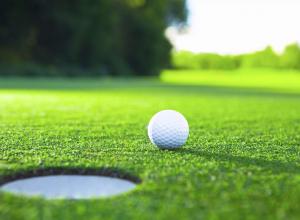 Young Golfer stays focused despite limited resources